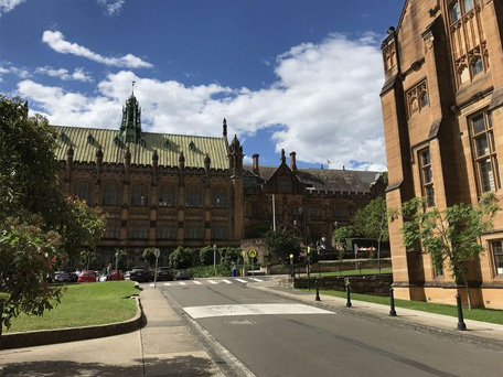 查尔斯达尔文大学