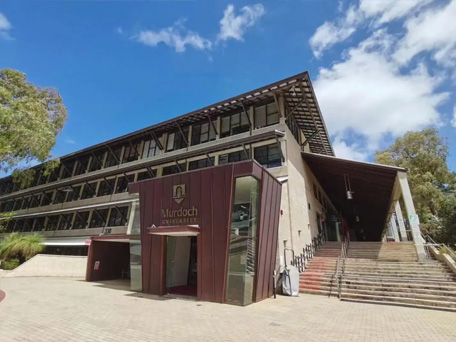 莫道克大学