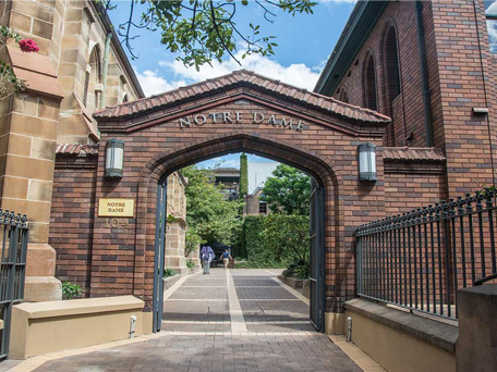 澳洲圣母大学